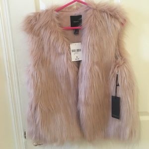 NWT Forever 21 Blush faux fur vest